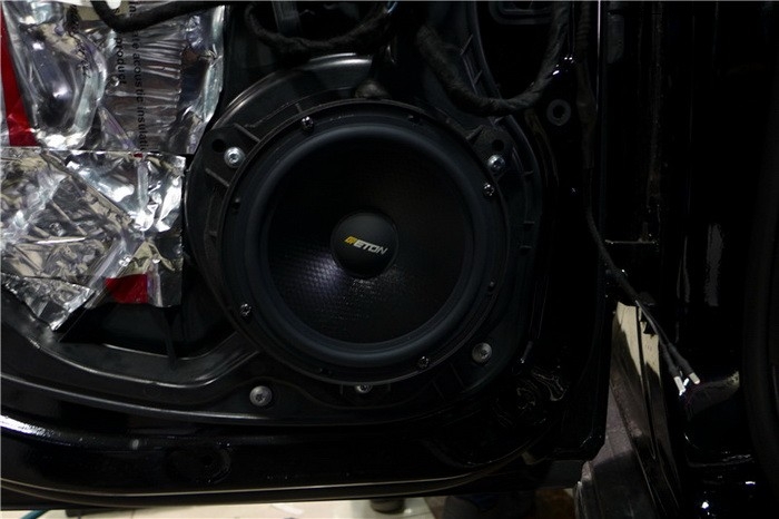 西安汽车音响隔音店 上尚德国伊顿PRO三分频改装奔驰ML350
