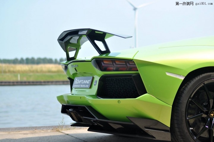 lamborghini-aventador-4.jpg