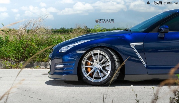 蓝珍珠日产GT-R改装拉丝铝金属轮毂