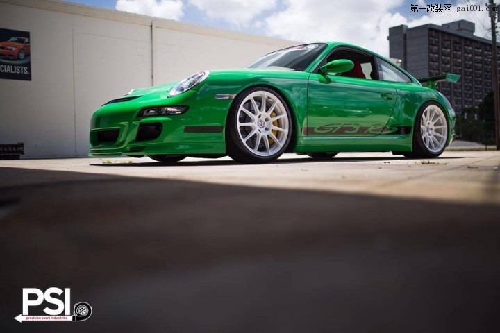 绿色保时捷911 GT3 RS搭载白色HRE轮毂
