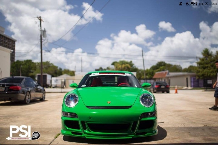 绿色保时捷911 GT3 RS搭载白色HRE轮毂