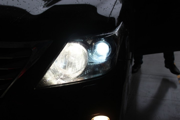 雷克萨斯LX570合肥车灯改装蓝海拉5欧司朗CBI氙气大灯