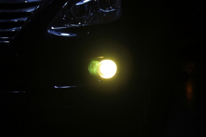 雷克萨斯LX570合肥车灯改装蓝海拉5欧司朗CBI氙气大灯