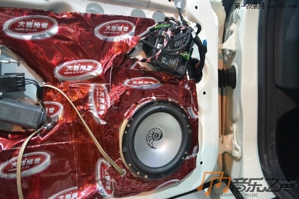 武汉音乐之声2014款奔驰SLK200汽车音响改装德国海螺