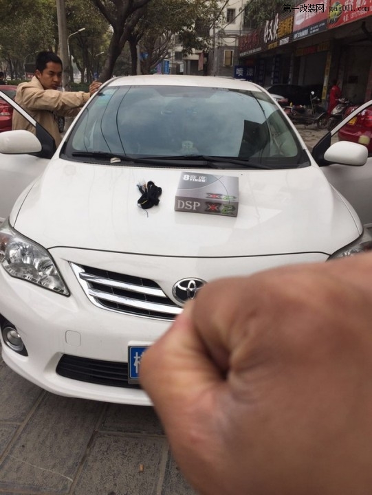 1丰田卡罗拉在桂林非常城市进行8音度的改装.jpg