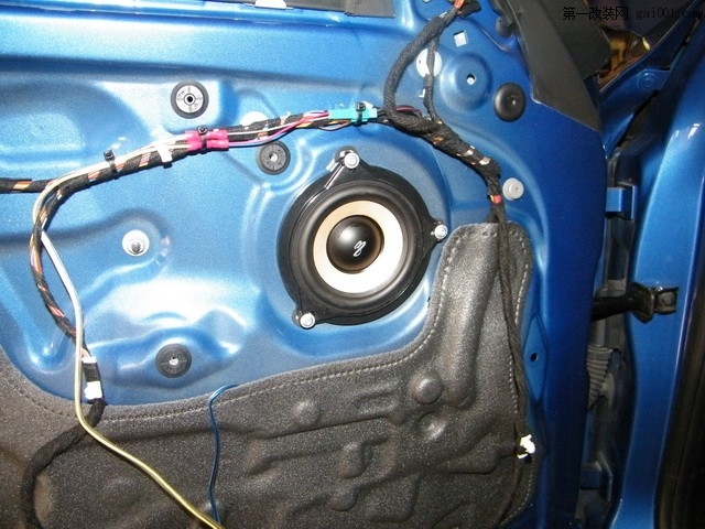 8西海岸WCC200.3BMW宝马专用三分频中音喇叭装于前门板上.JPG