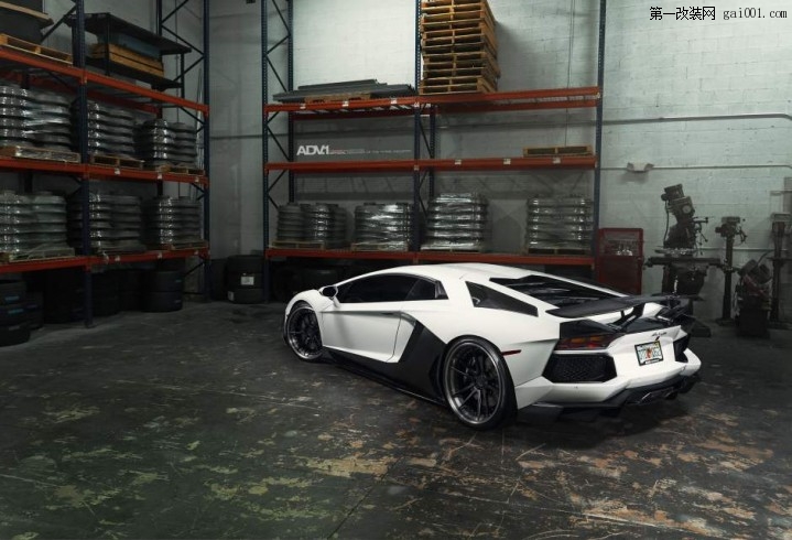 lamborghini-aventador-3.jpg