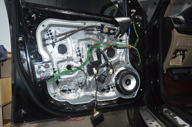 3洛克力量R650中低音喇叭安装于前门板原位处.JPG