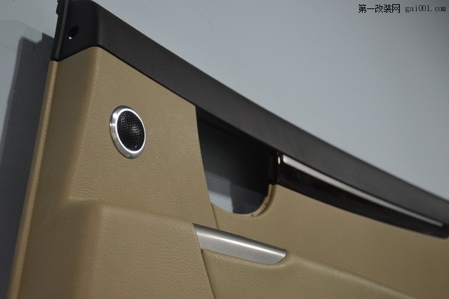 12洛克力量R650高音喇叭安装于门板饰盖上.JPG