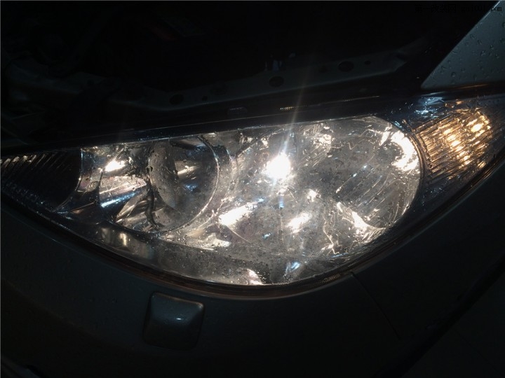 丰田普瑞维亚升级Q5双光透镜氙气灯