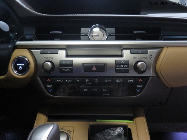 4雷克萨斯ES300原车中控台的展示.JPG