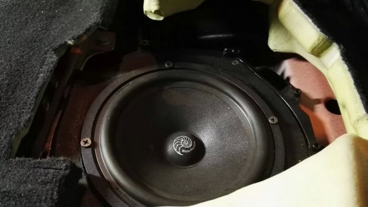 宝马M1音响改装德国海螺三分频-成都美声专业汽车音响改装