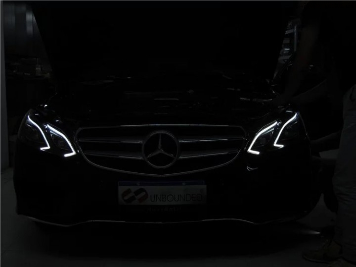 奔驰E260L运动时尚升级原厂豪华版智能随动LED大灯