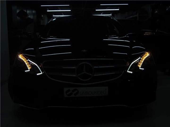 奔驰E260L运动时尚升级原厂豪华版智能随动LED大灯