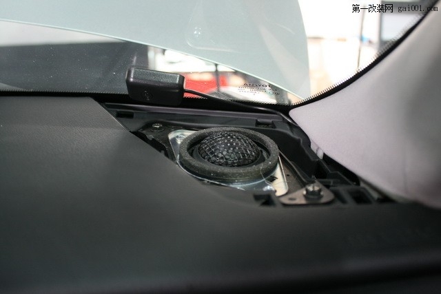 6德国RS发现Smart165两分频高音喇叭安装于仪表台上.JPG