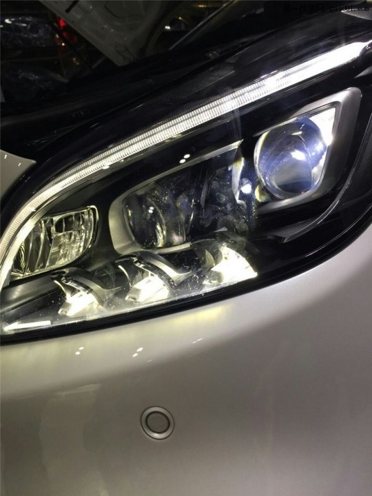奔驰原厂改装 奔驰CLS400改装多光束矩阵式LED大灯 双透镜