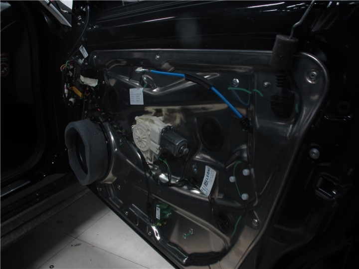 奔驰E260 加装 舒适无钥匙进入盲点辅助 并线辅助