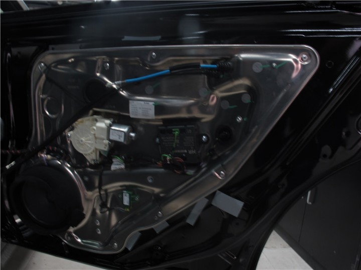 奔驰E260 加装 舒适无钥匙进入盲点辅助 并线辅助