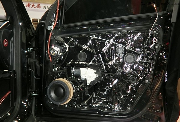 重庆渝大昌影音改装奔驰ML400汽车音响|升级丹拿和德国零点