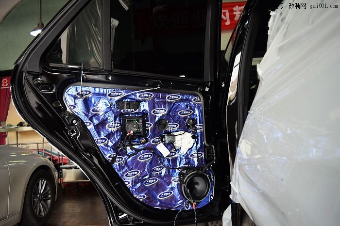 江波汽车音响-奔驰ML350汽车音响改装升级意大利赫兹
