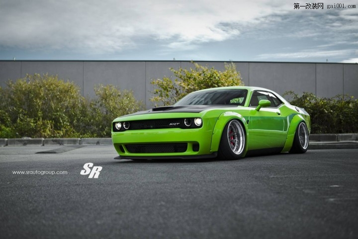 green-dodge-challenger-srt-hellcat.jpg