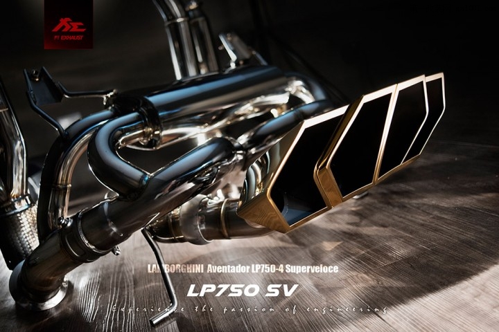 LP750-4_SV_superveloce_exhaust_1.jpg