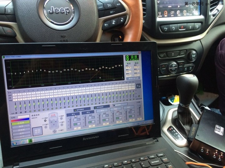 全新jeep自由光 名仕音响改装8音度Y2 带你走在音乐的最前端