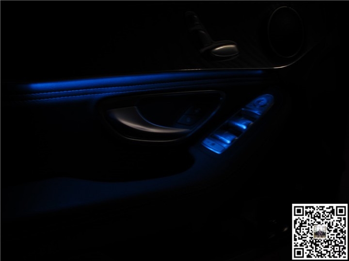 奔驰新C旅行改高配智能LED大灯 电耳 氛围灯 倒影 记录仪