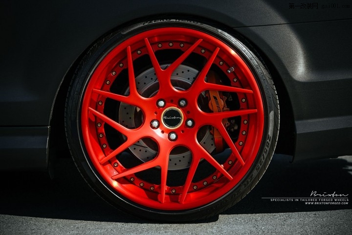奔驰C63 AMG改装红色Brixton锻造轮毂