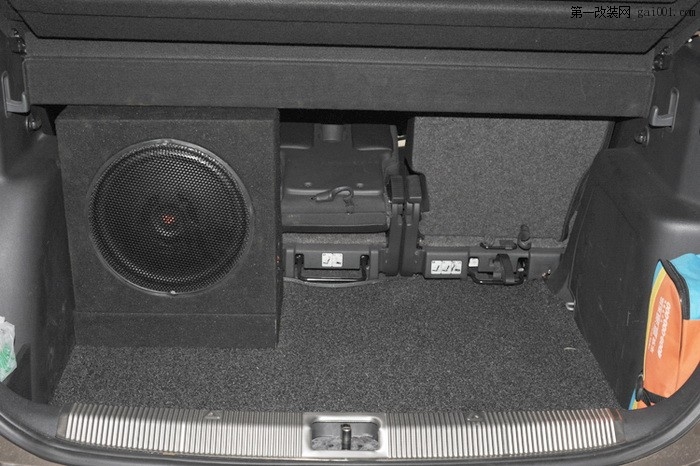 12 美国JBL WS1200超薄低音炮超低音喇叭安装于尾箱内.jpg