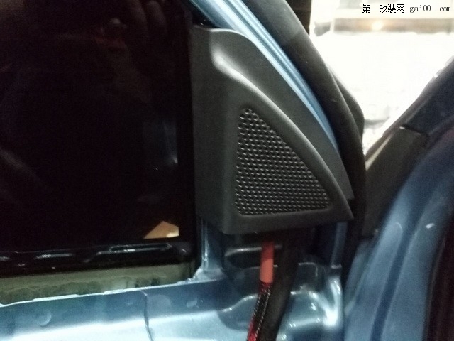 11美国霸克 DX650高音喇叭安装于三角位处.jpg
