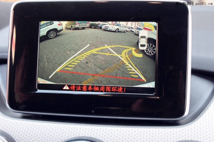 天津奔驰B200加装导航倒车影像