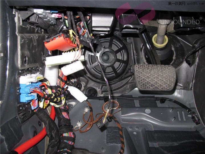 奔驰S320改装柏林之声音响、电尾门、座椅记忆、香氛