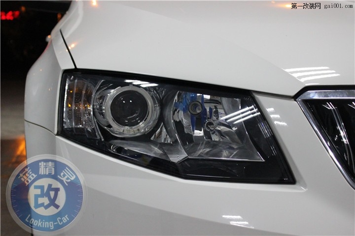 武汉斯柯达明锐全新升级欧司朗4300K氙气灯加装天使眼