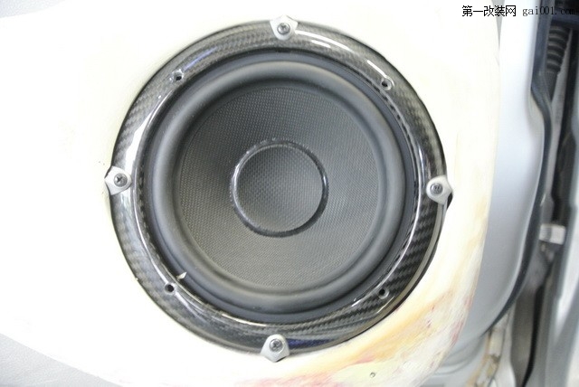 5 JBL GT1 660 中低音喇叭的安装效果展示.JPG