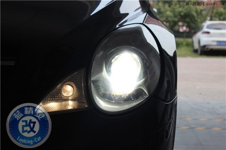奔驰R500完美升级欧司朗远光灯武汉蓝精灵改灯