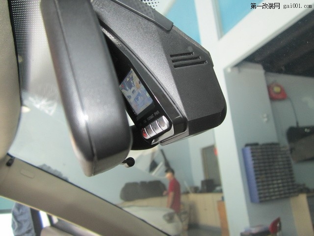 5 黑剑FHD5900高清行车记录仪安装效果近照.JPG