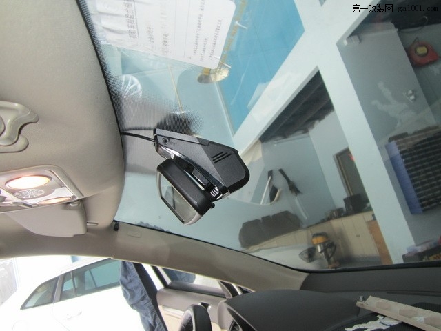 6 黑剑FHD5900高清行车记录仪安装侧照.JPG