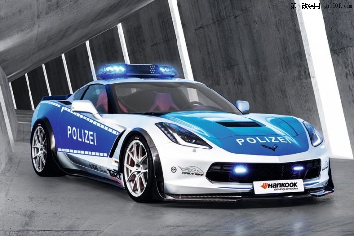 TIKT发布碳纤维Corvette警车