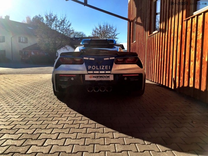 TIKT发布碳纤维Corvette警车