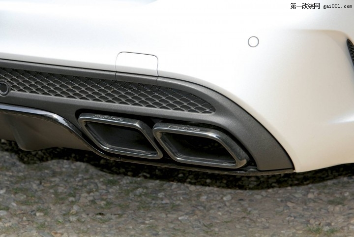 Mercedes-AMG-C63-7.jpg