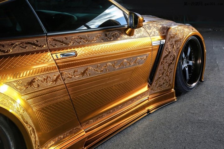 Gold-Nissan-GT-R-11.jpg
