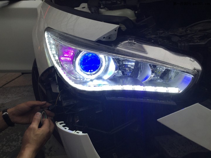 上海英菲尼迪Q50车灯改装 海拉5透镜 LED日行灯 天使眼 氙气灯