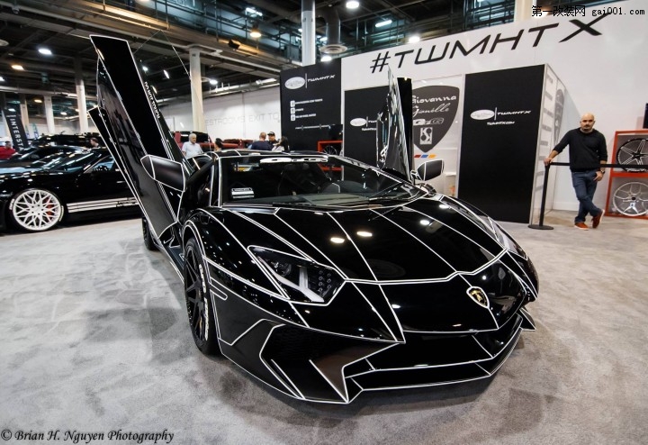 Tron-Lamborghini-Aventador-1.jpg