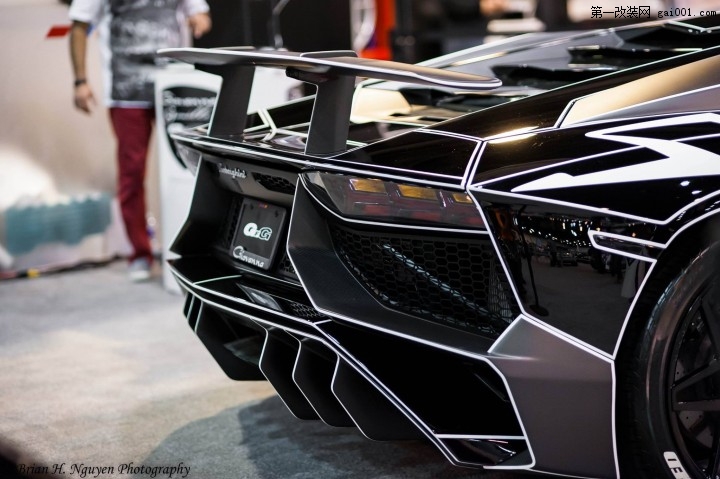 Tron-Lamborghini-Aventador-3.jpg