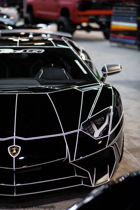 Tron-Lamborghini-Aventador-4.jpg