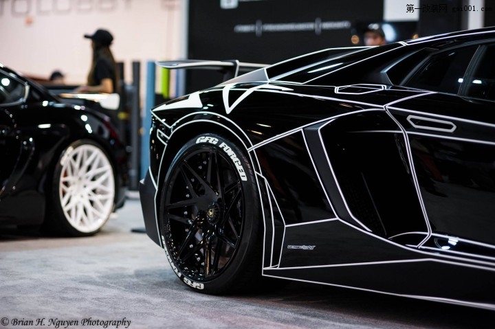 Tron-Lamborghini-Aventador-7.jpg
