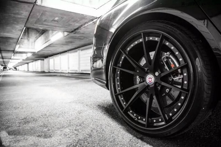 奥迪RS6改装升级天蝎排气加美国HRE顶级轮毂！