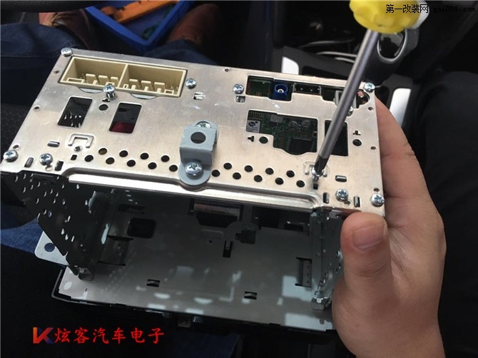 深圳领动1.6自动精英版加装导航模块