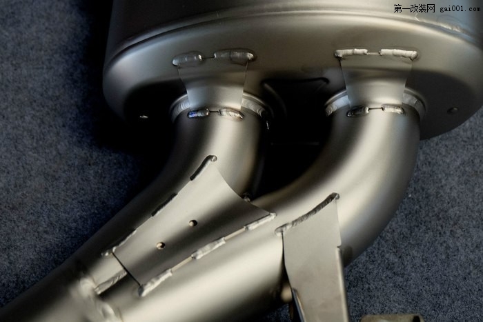 宝马M5改装天蝎钛合金运动排气